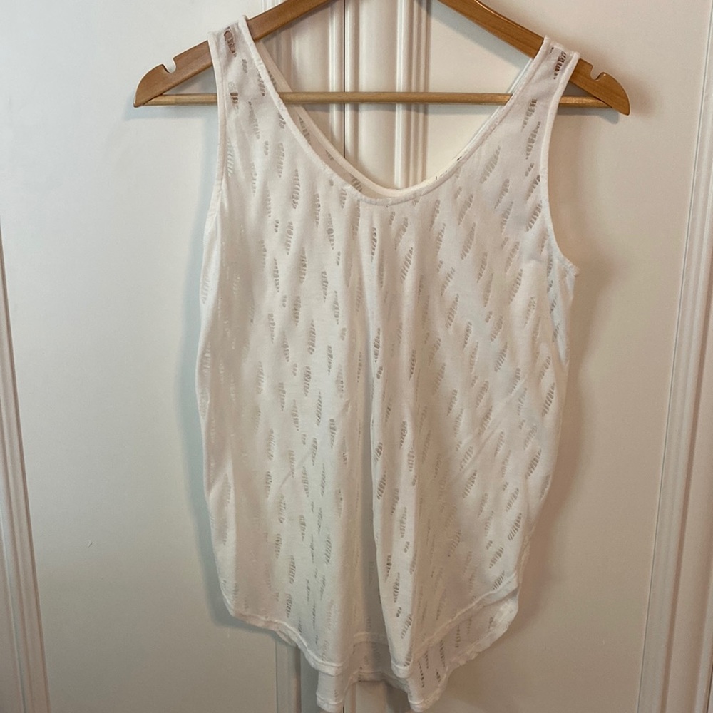 ๐บ3/$15 Soprano white tank top - Picture 1 of 6